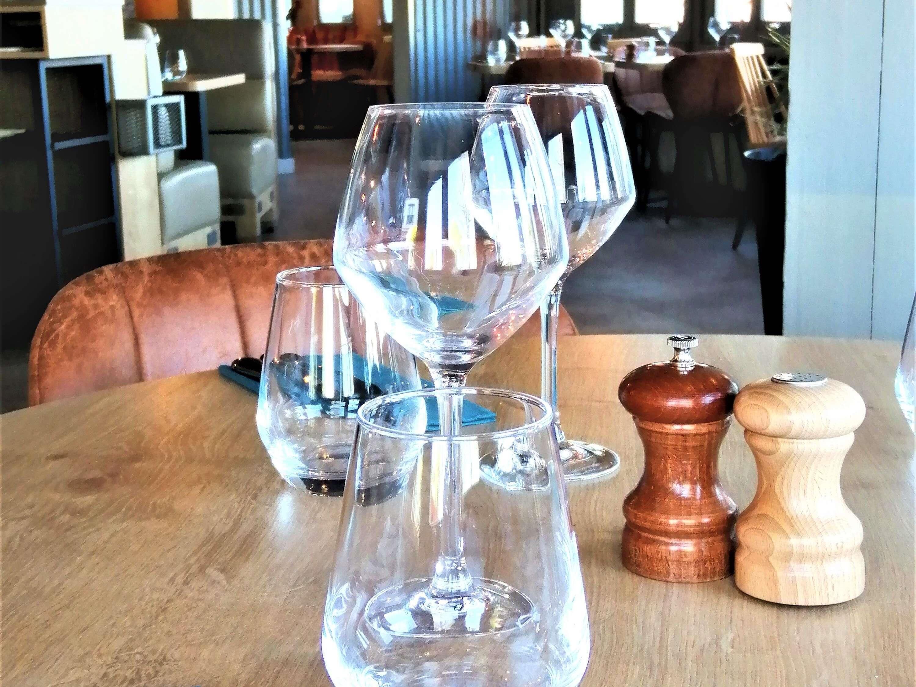 lunch and dinner served, french cuisine