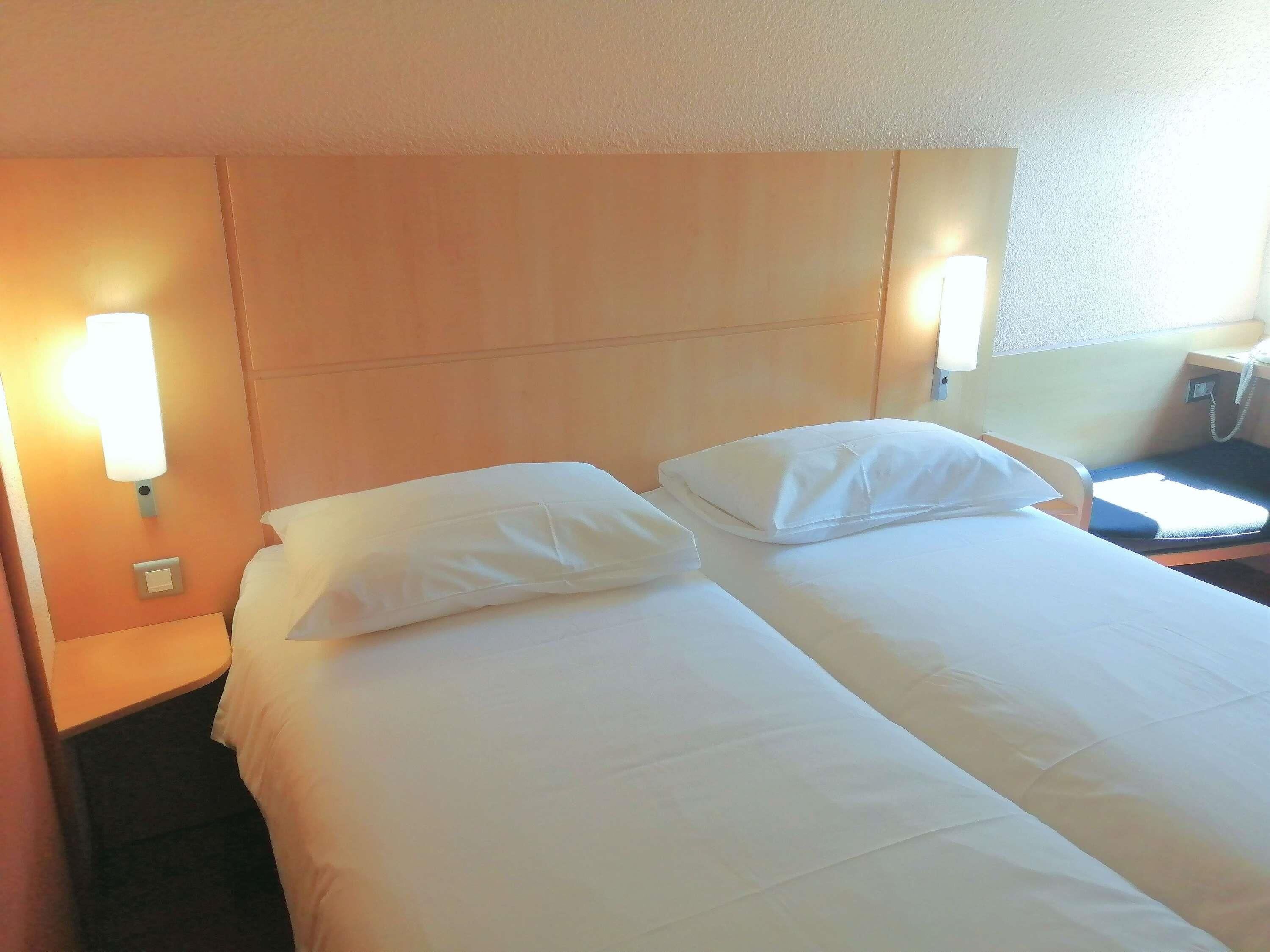 Premium bedding, in-room safe, individually decorated