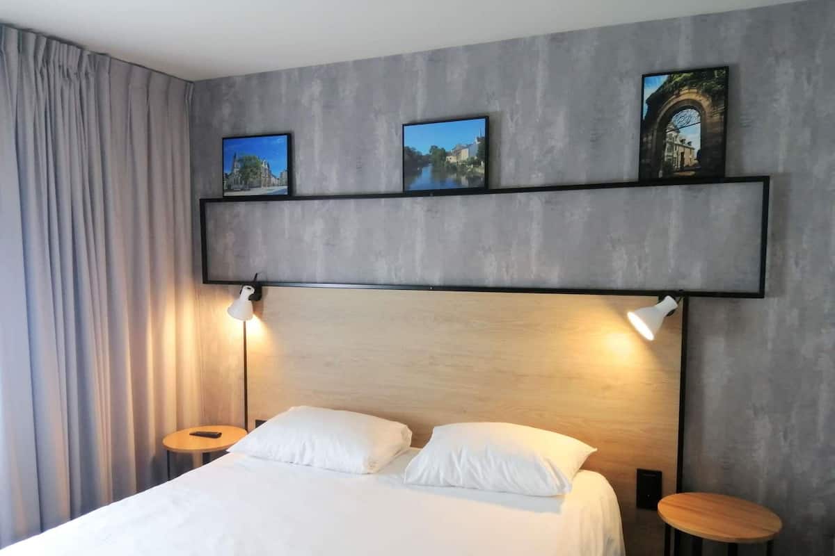 Room, Multiple Beds