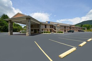Unclassified image, 4 of 15, button - Americas Best Value Inn Canton, NC (Canton)