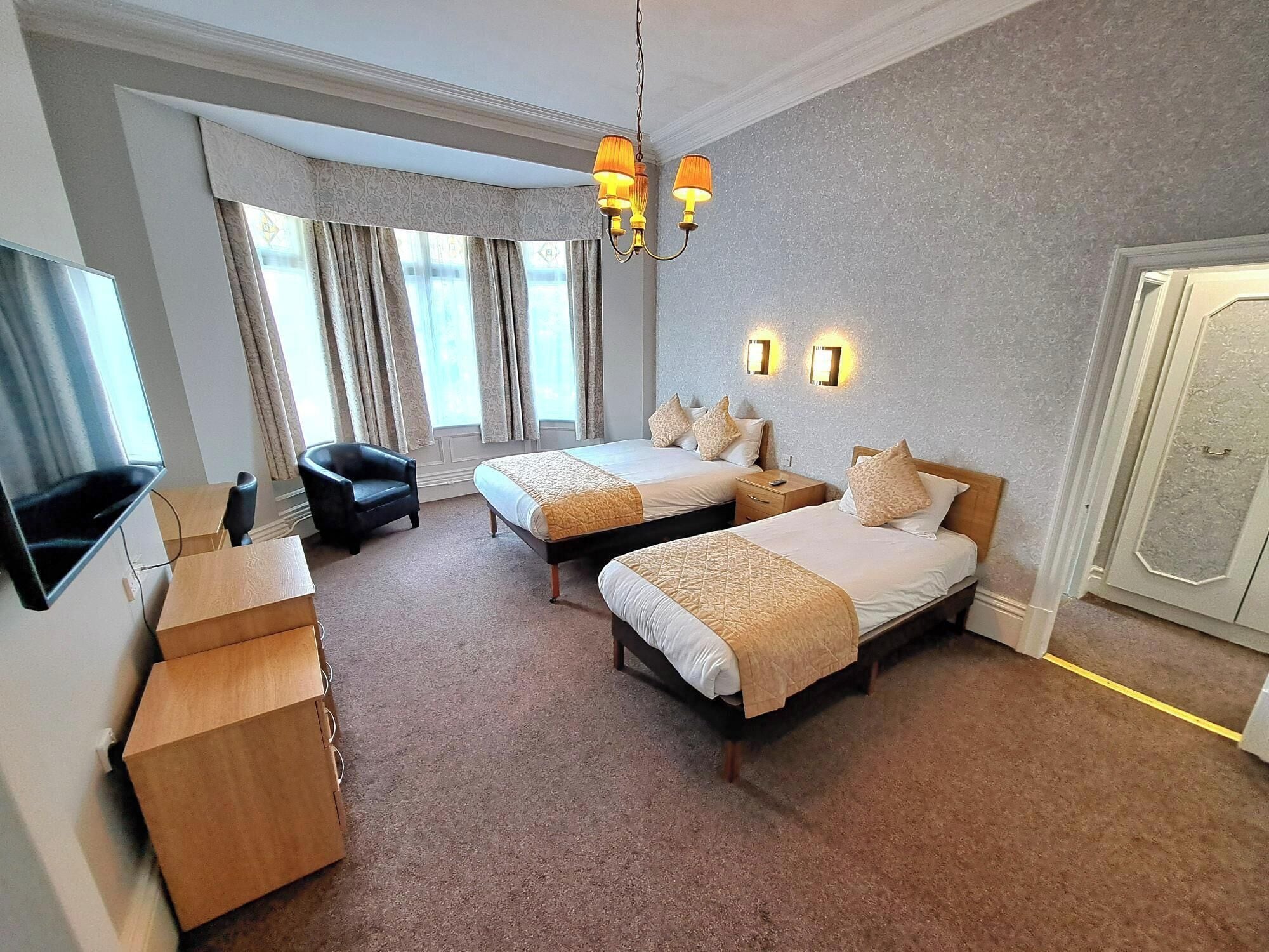 Photo - Prince Of Wales Hotel