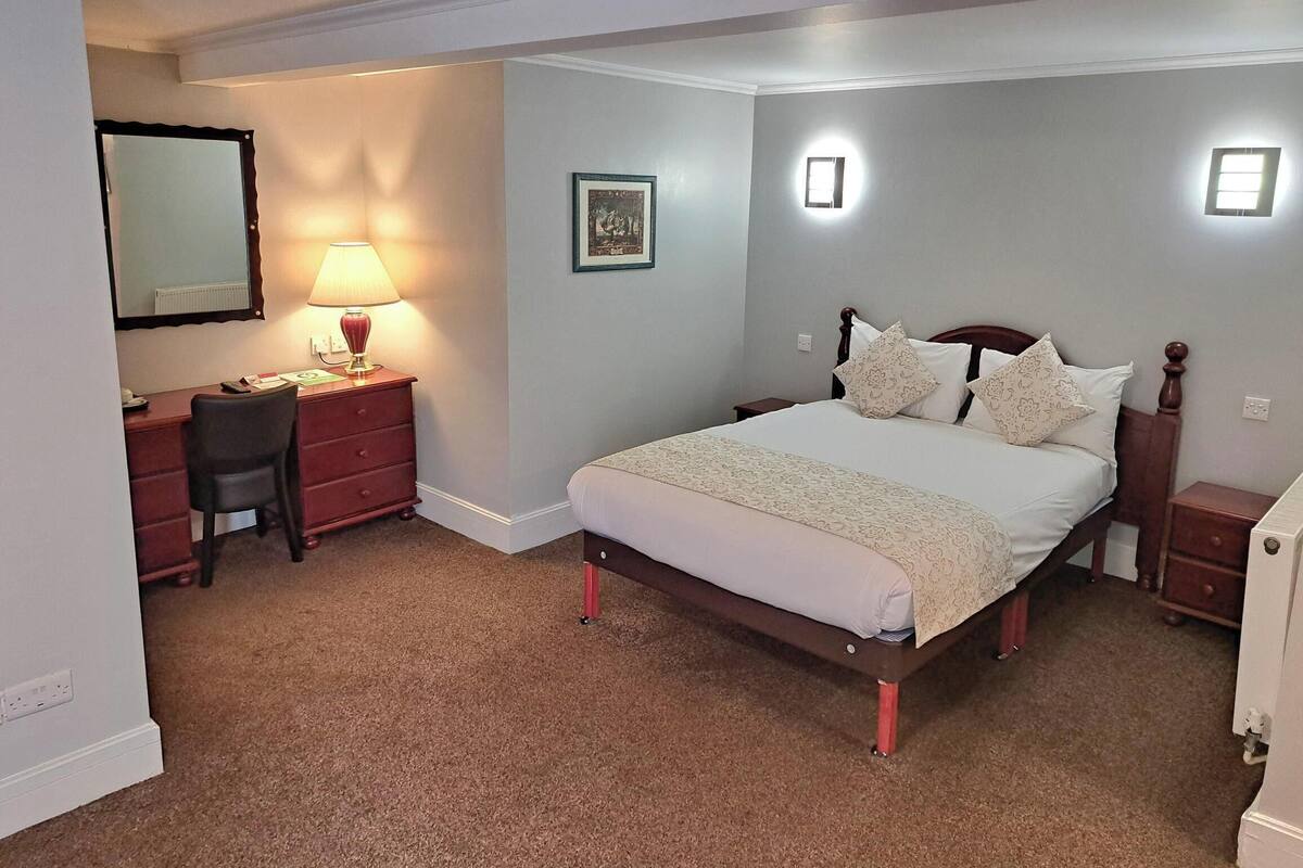 Standard Double Room | WiFi (free), individually decorated, individually furnished, bed sheets