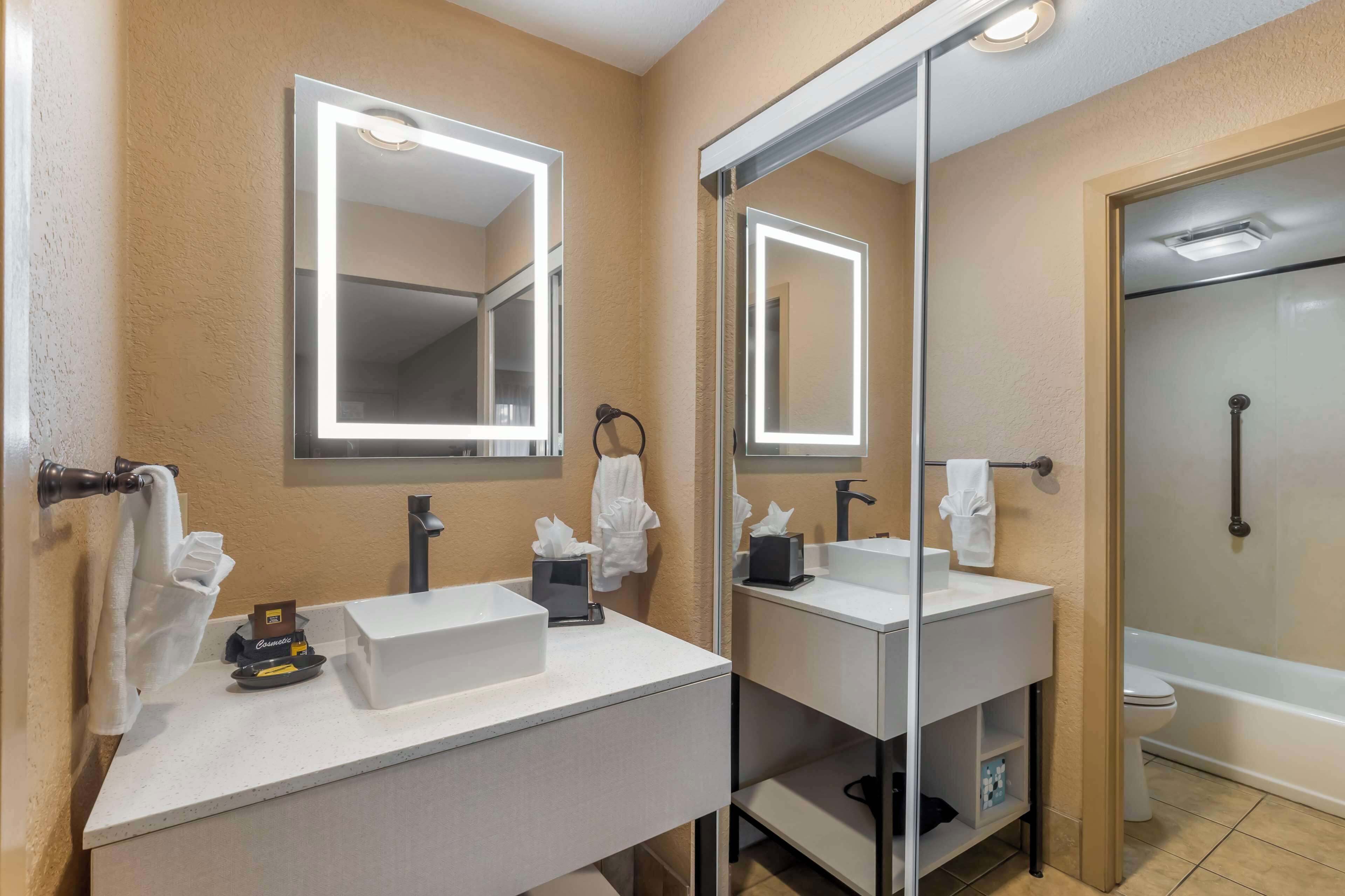 standard room, 2 double beds, non smoking, refrigerator | bathroom | combined shower/bathtub, free toiletries, hair dryer, towels