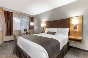 Individueel gedecoreerd, individueel gemeubileerd, een bureau