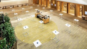 A spacious hall with a high ceiling, large windows, and a central seating area with tables and chairs. - Sheraton Brussels Airport Hotel (Zaventem)