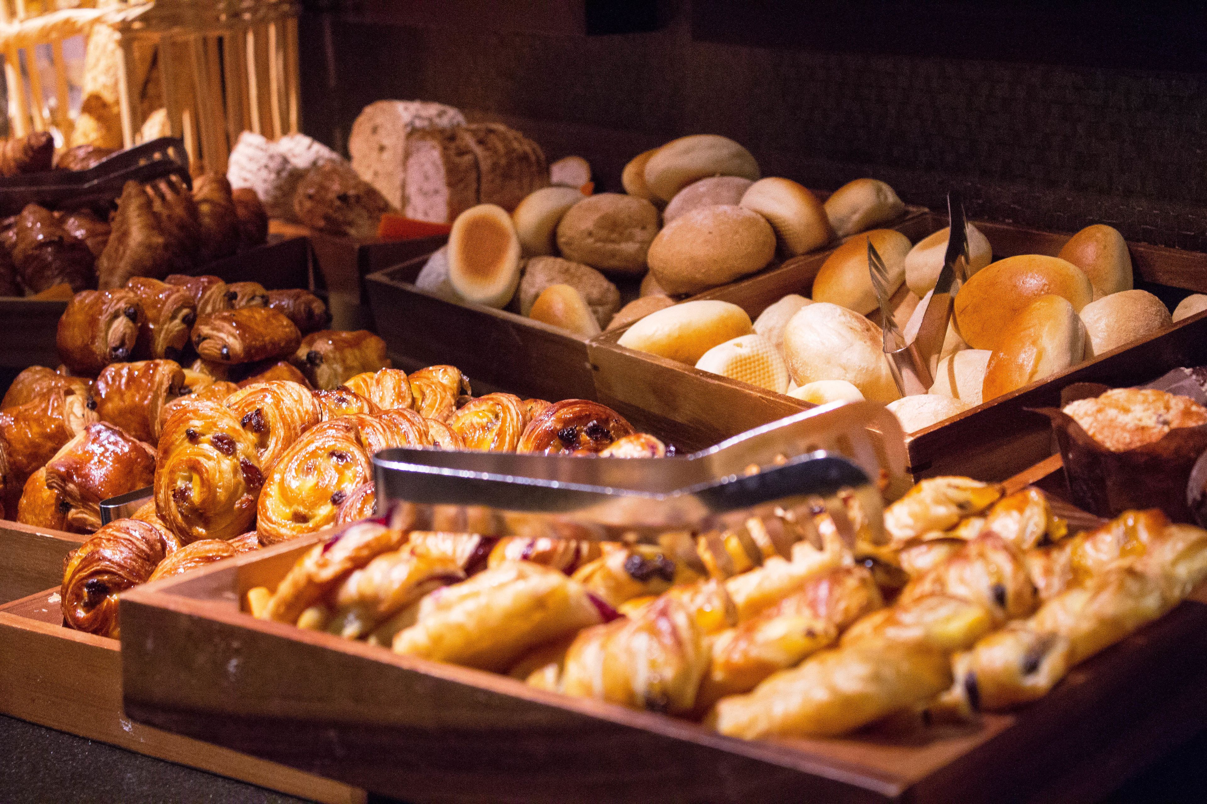 Tägliches Frühstücksbuffet (28 EUR pro Person)