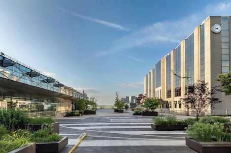 Exterior. Sheraton Brussels Airport Hotel