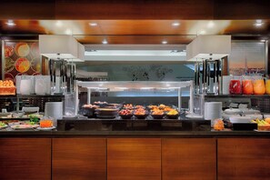 Tägliches Frühstücksbuffet gegen Gebühr