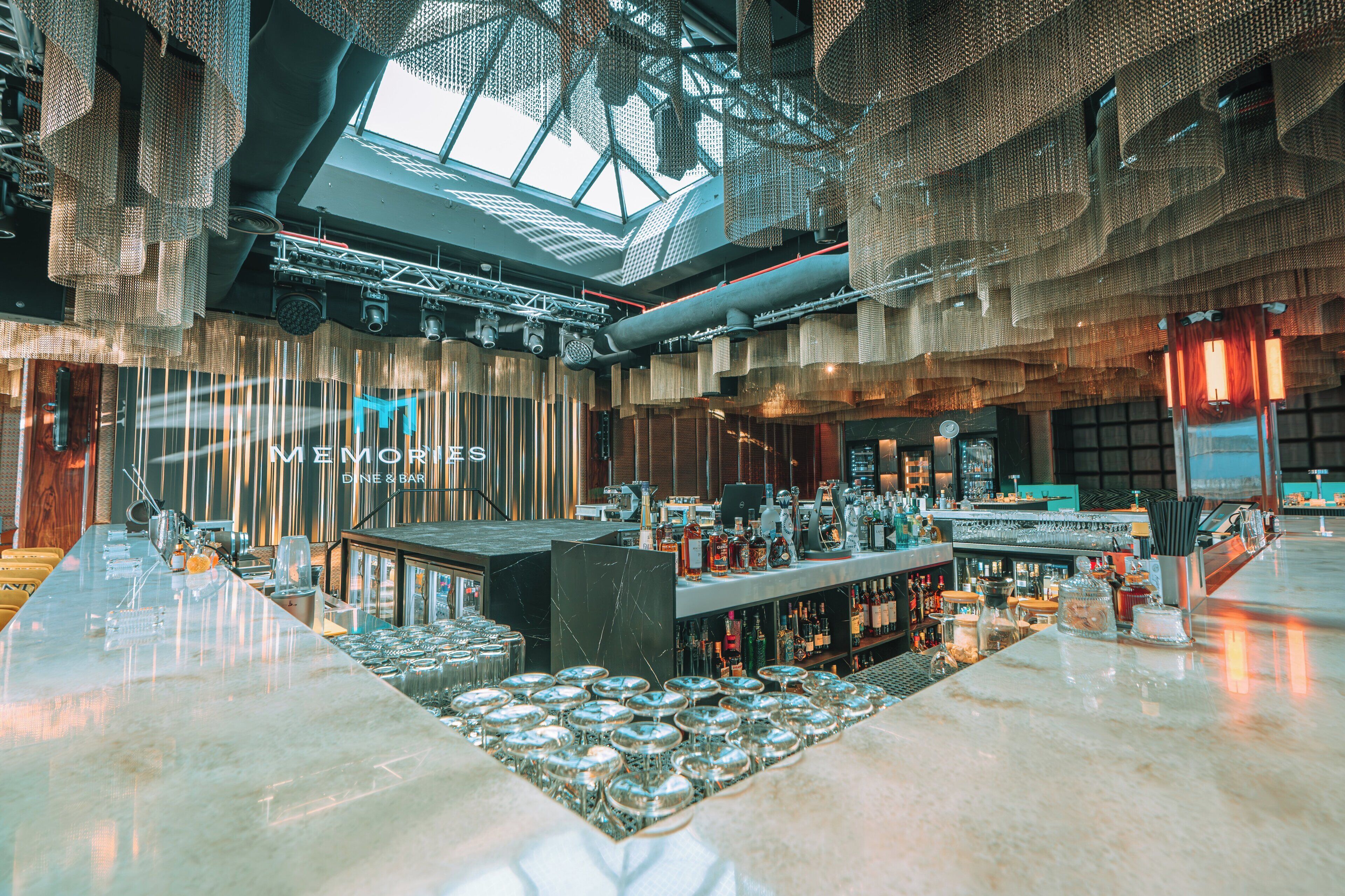 2 bars/lounges, poolside bar