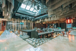 2 bars/lounges, poolside bar - Crowne Plaza Bahrain by IHG (Manama)