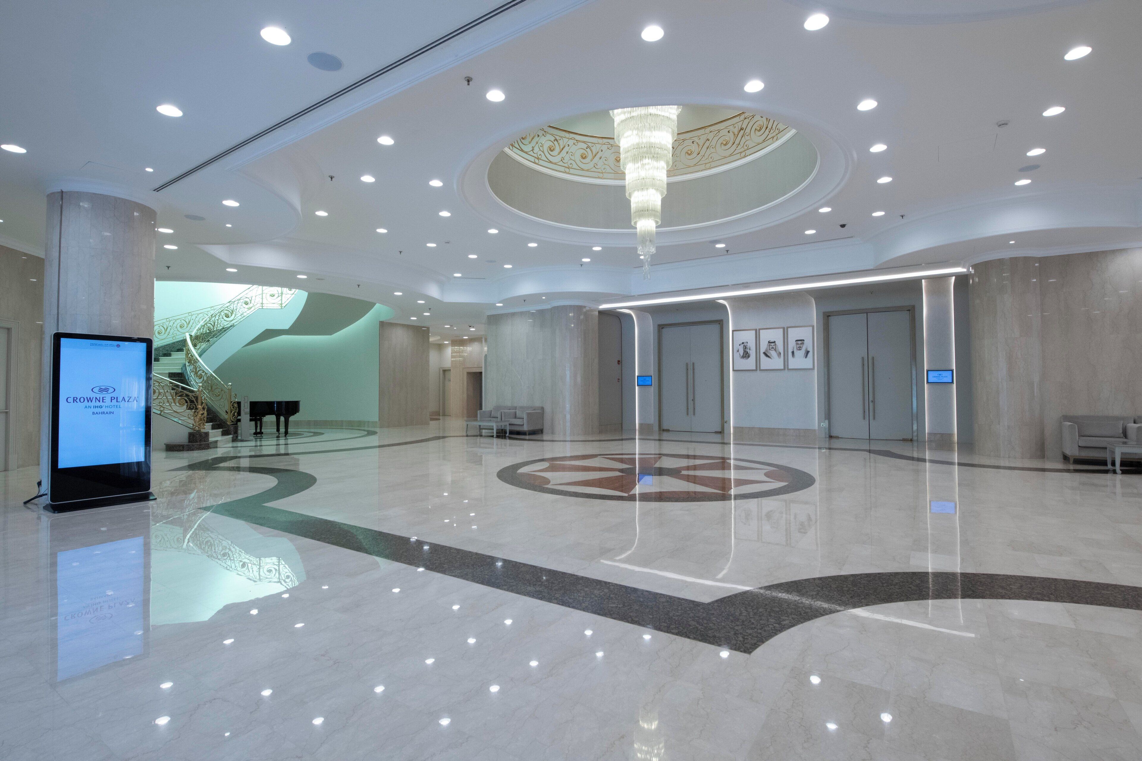 6 restaurants, breakfast served