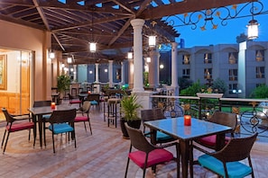 2 bars/lounges, poolside bar