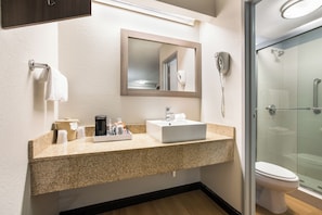Eco-friendly toiletries, towels, soap, shampoo - Red Roof Inn Princeton - Ewing (Lawrenceville)