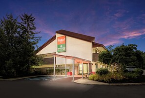 Exterior - Red Roof Inn Princeton - Ewing (Lawrenceville)