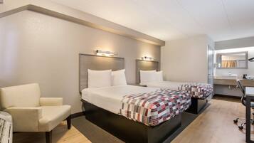 1 habitación, caja de seguridad en la habitación y escritorio