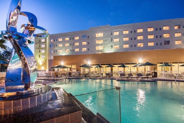 Kolam renang outdoor