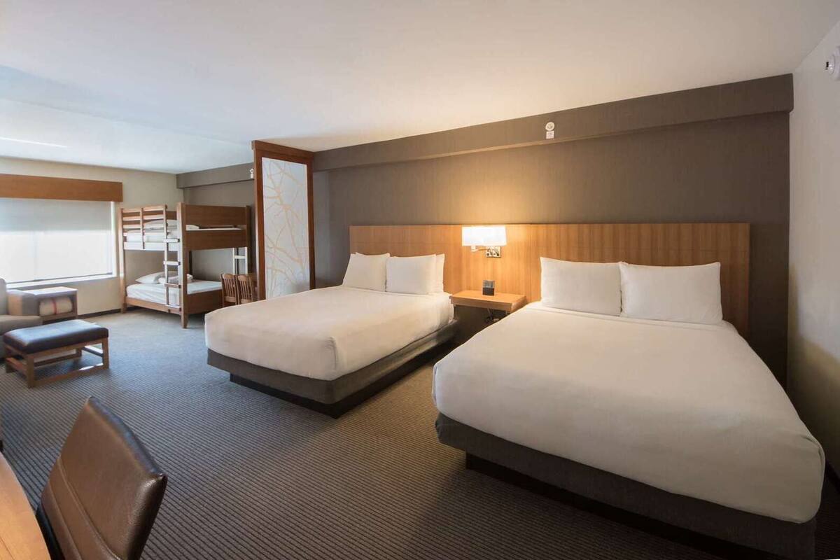 Premium bedding, in-room safe, desk, iron/ironing board