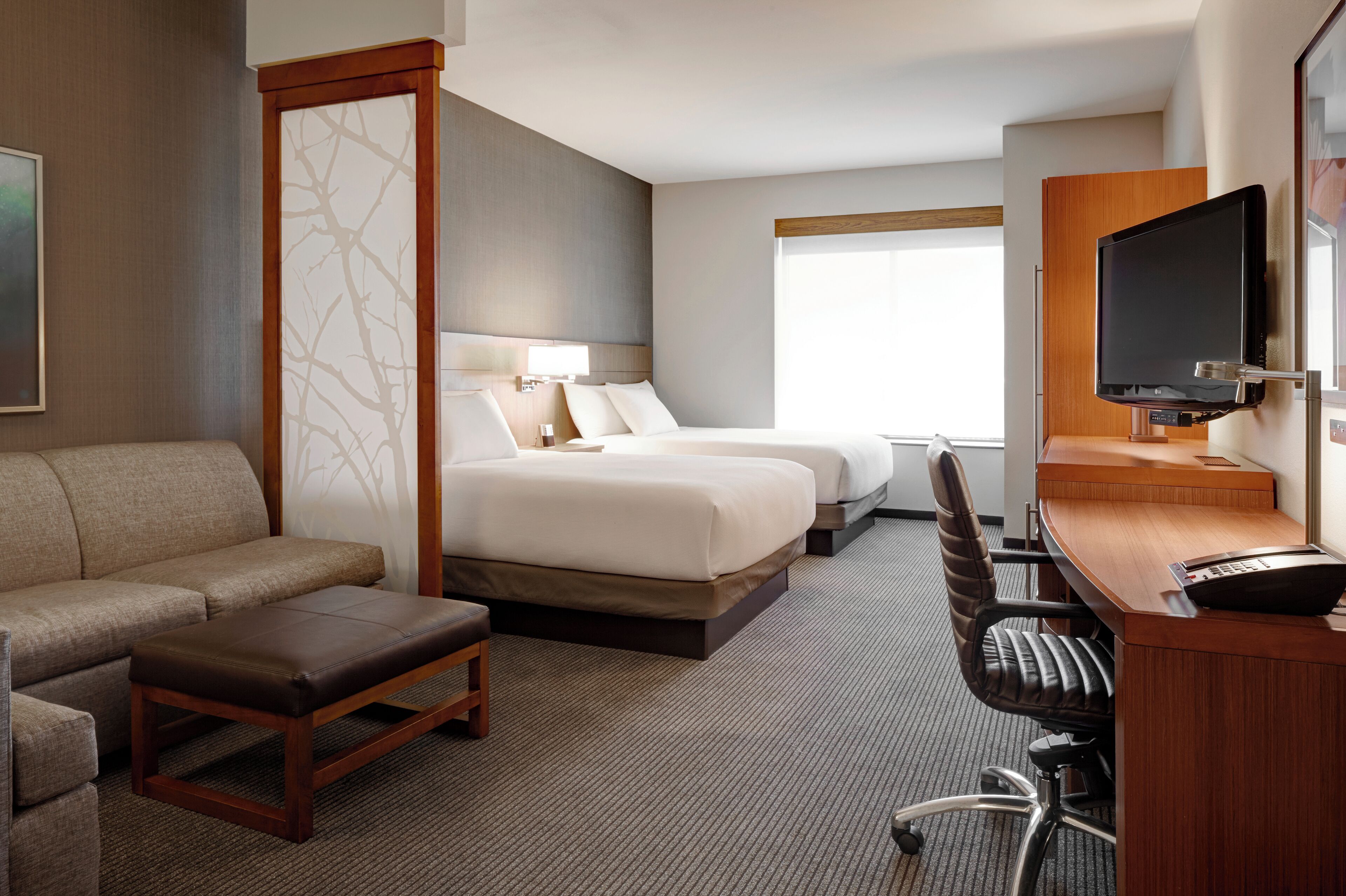 Premium bedding, in-room safe, desk, iron/ironing board