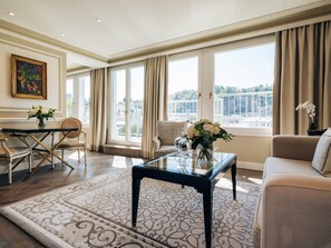Premium bedding, down duvets, minibar, in-room safe