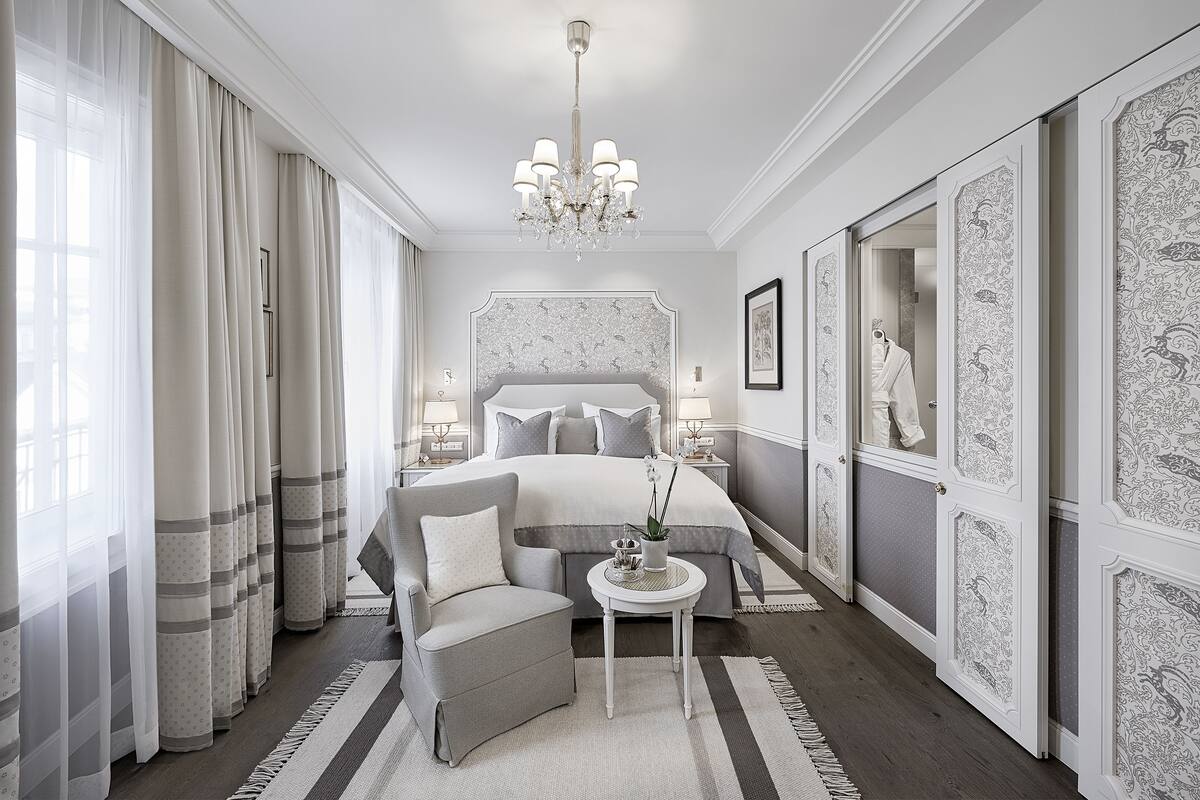 premium bedding, down duvets, minibar, in-room safe