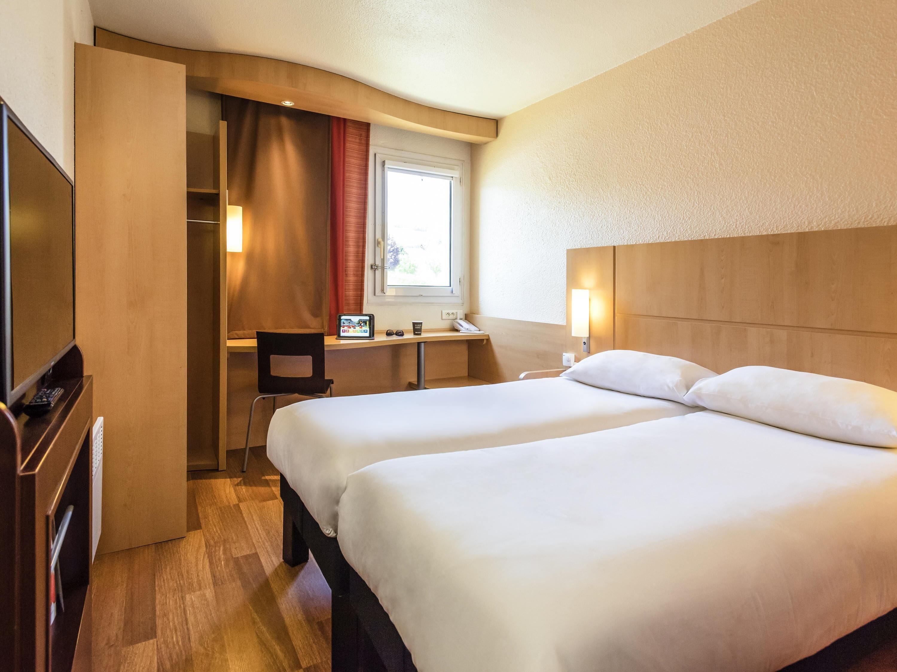 Standard Twin Room, 2 Single Beds | 1 bedroom, premium bedding, desk, soundproofing