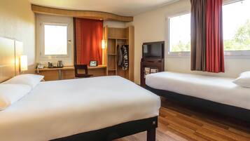 1 bedroom, premium bedding, desk, soundproofing