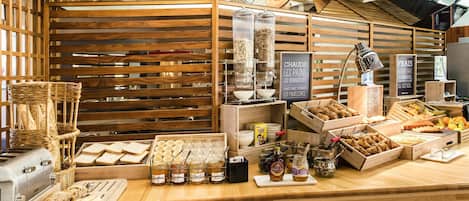 Daily buffet breakfast (EUR 13.90 per person)