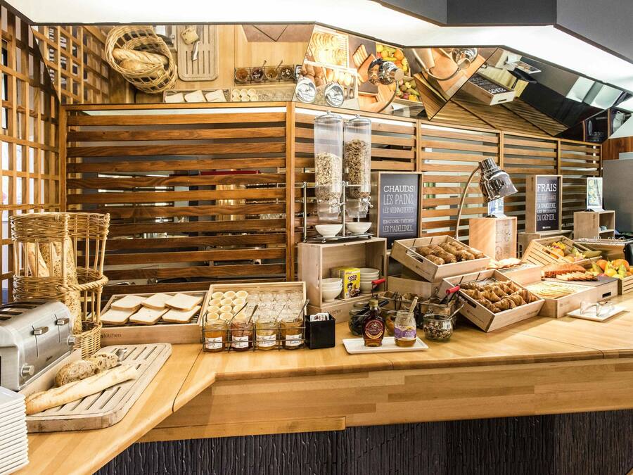 Se ofrece un desayuno bufé (13.90 EUR por persona)