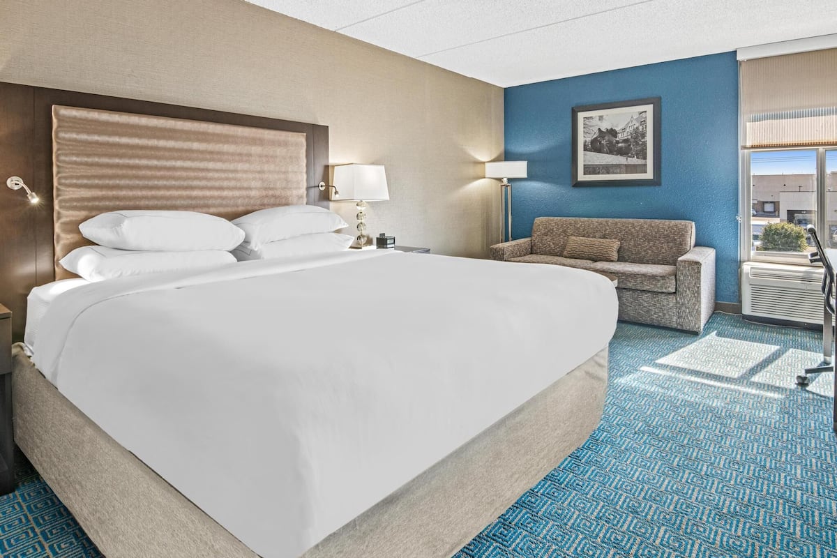 Select Comfort beds, in-room safe, desk, laptop workspace