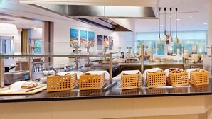 Breakfast, lunch, dinner and brunch served - Hilton Garden Inn Vienna South (Vienna)