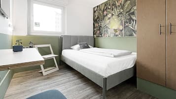 Comfort Small Single | 1 bedroom, hypo-allergenic bedding, Select Comfort beds, desk