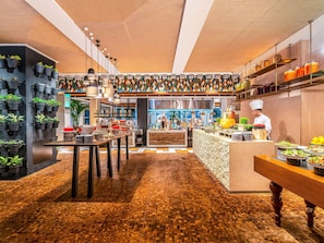 Daily buffet breakfast (QAR 150 per person)