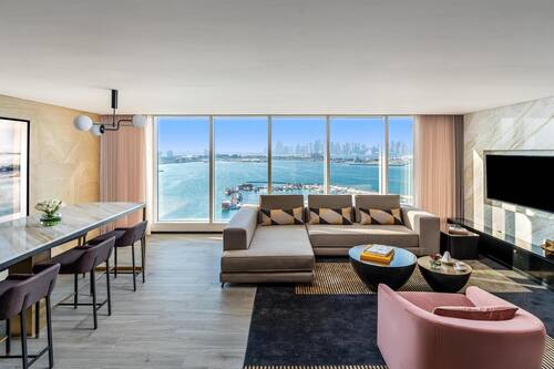 Ropa de cama de alta calidad y artículos del minibar gratis