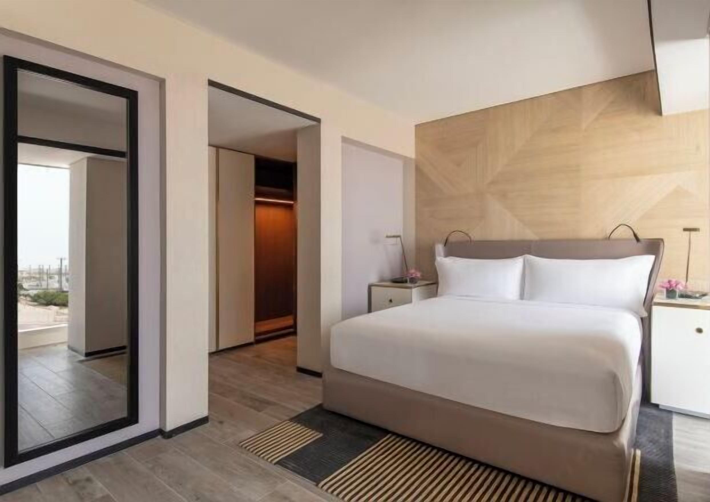 Premium bedding, free minibar items, in-room safe, desk