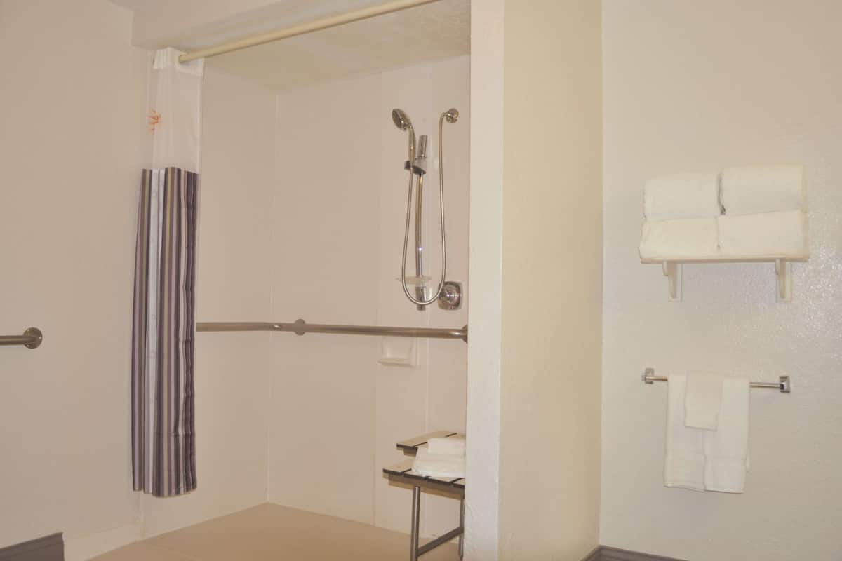 Room, 1 King Bed, Accessible, Non Smoking (Mobility, Bathrub w/Grab Bars) | Premium bedding, pillowtop beds, blackout drapes, iron/ironing board