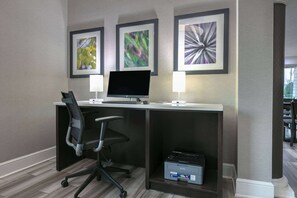 Business center - La Quinta Inn by Wyndham Dallas Uptown (Dallas)