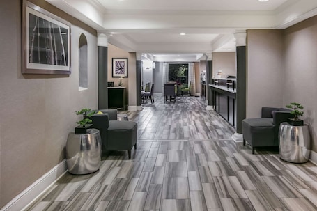 Vestíbulo. La Quinta Inn by Wyndham Dallas Uptown