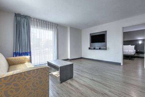 Ropa de cama de alta calidad, camas con pillow-top y cortinas blackout