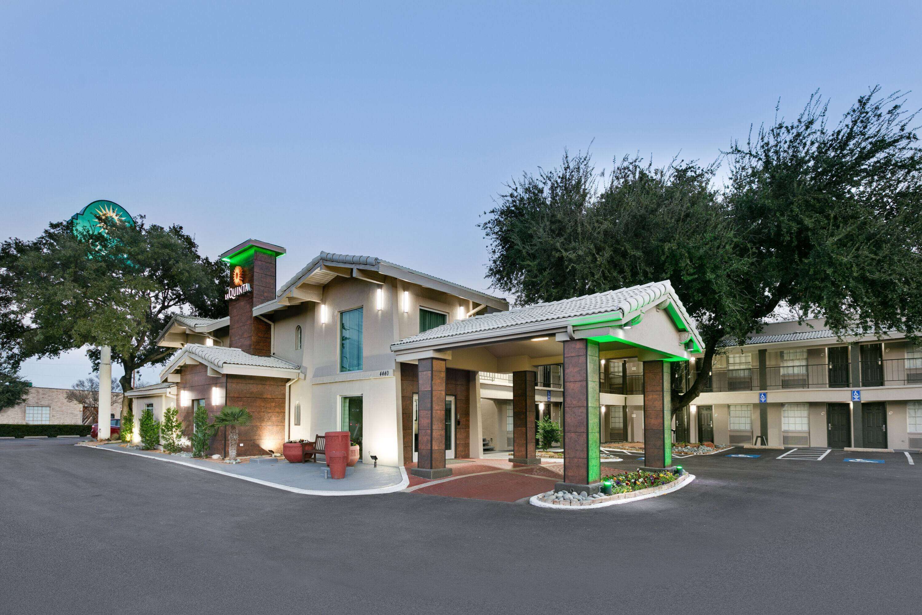 Photo - La Quinta Inn by Wyndham Dallas Uptown