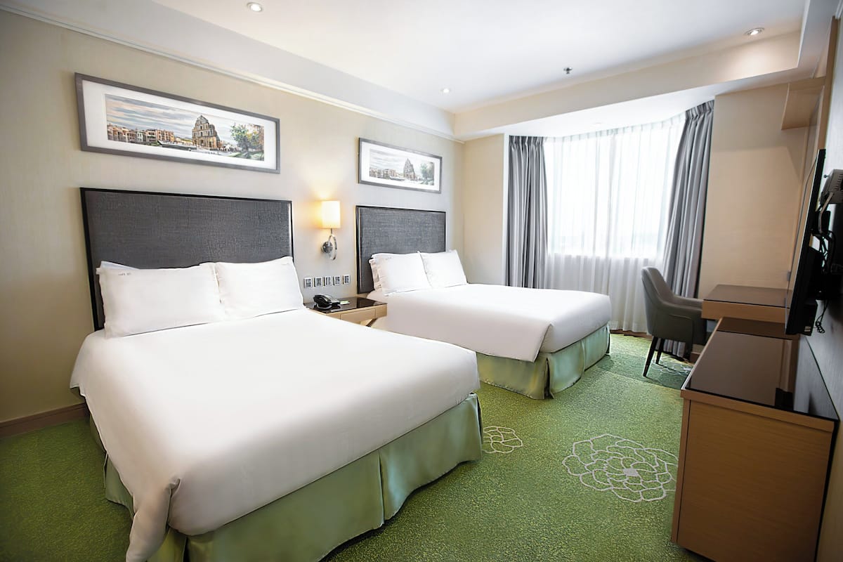 Suite, 1 Bedroom, Club Lounge Access | Minibar, in-room safe, desk, iron/ironing board