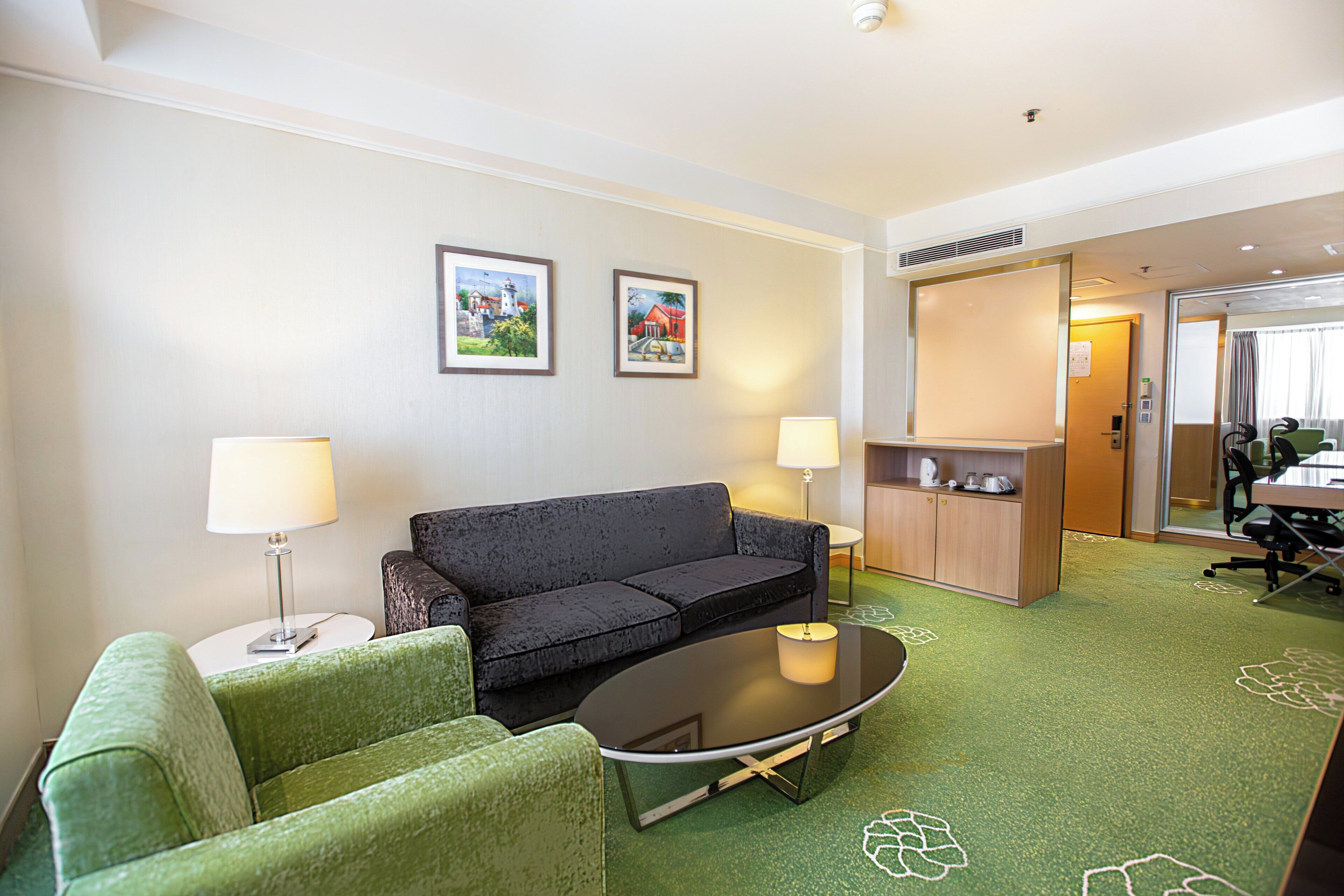 Minibar, in-room safe, desk, iron/ironing board