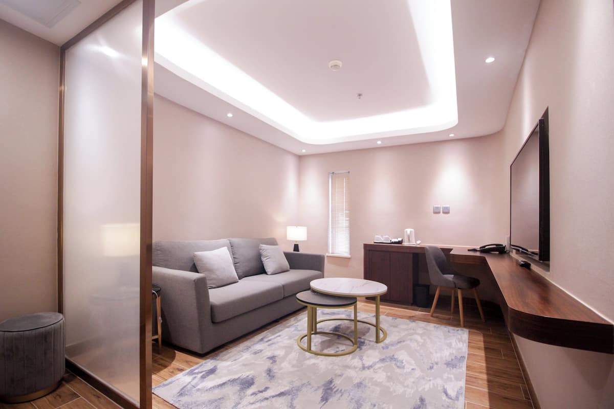Suite, 1 Bedroom, Club Lounge Access | Minibar, in-room safe, desk, iron/ironing board