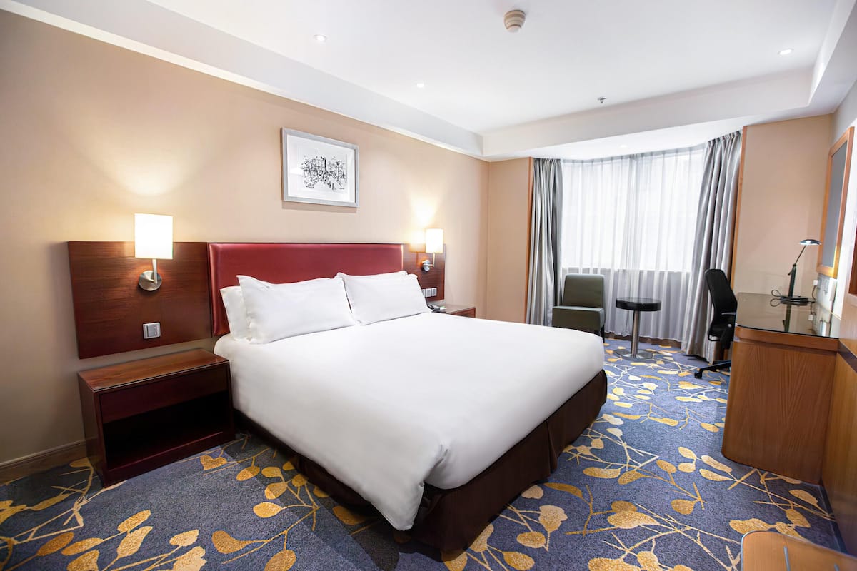 Minibar, in-room safe, desk, iron/ironing board