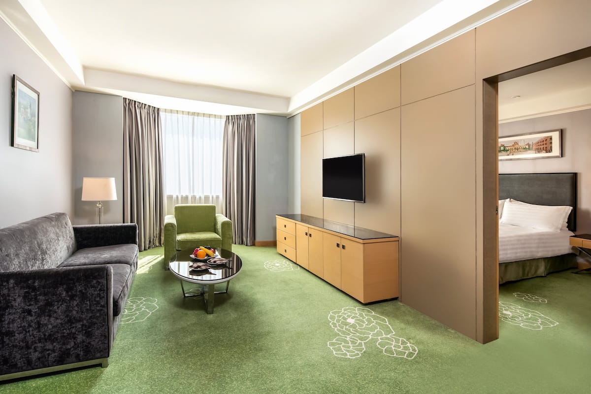 Suite, 1 Bedroom, Club Lounge Access | Minibar, in-room safe, desk, iron/ironing board