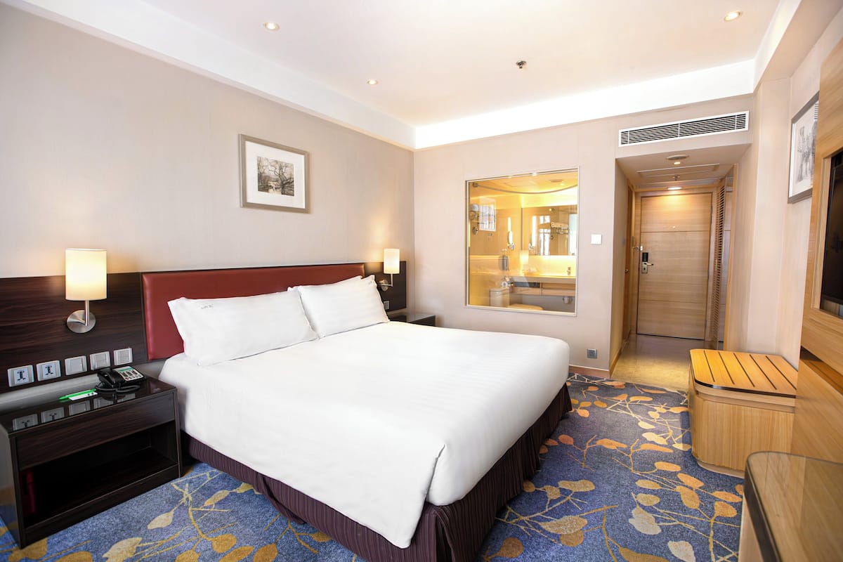 Minibar, in-room safe, desk, iron/ironing board