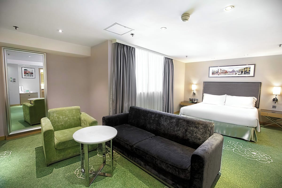 Suite, 1 King Bed, Club Lounge Access | Minibar, in-room safe, desk, iron/ironing board