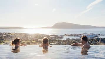 Infinity pool