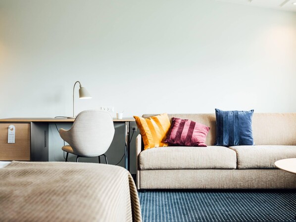 Family Room | Premium bedding, desk, laptop workspace, blackout curtains - Hotel Føroyar (Tórshavn)