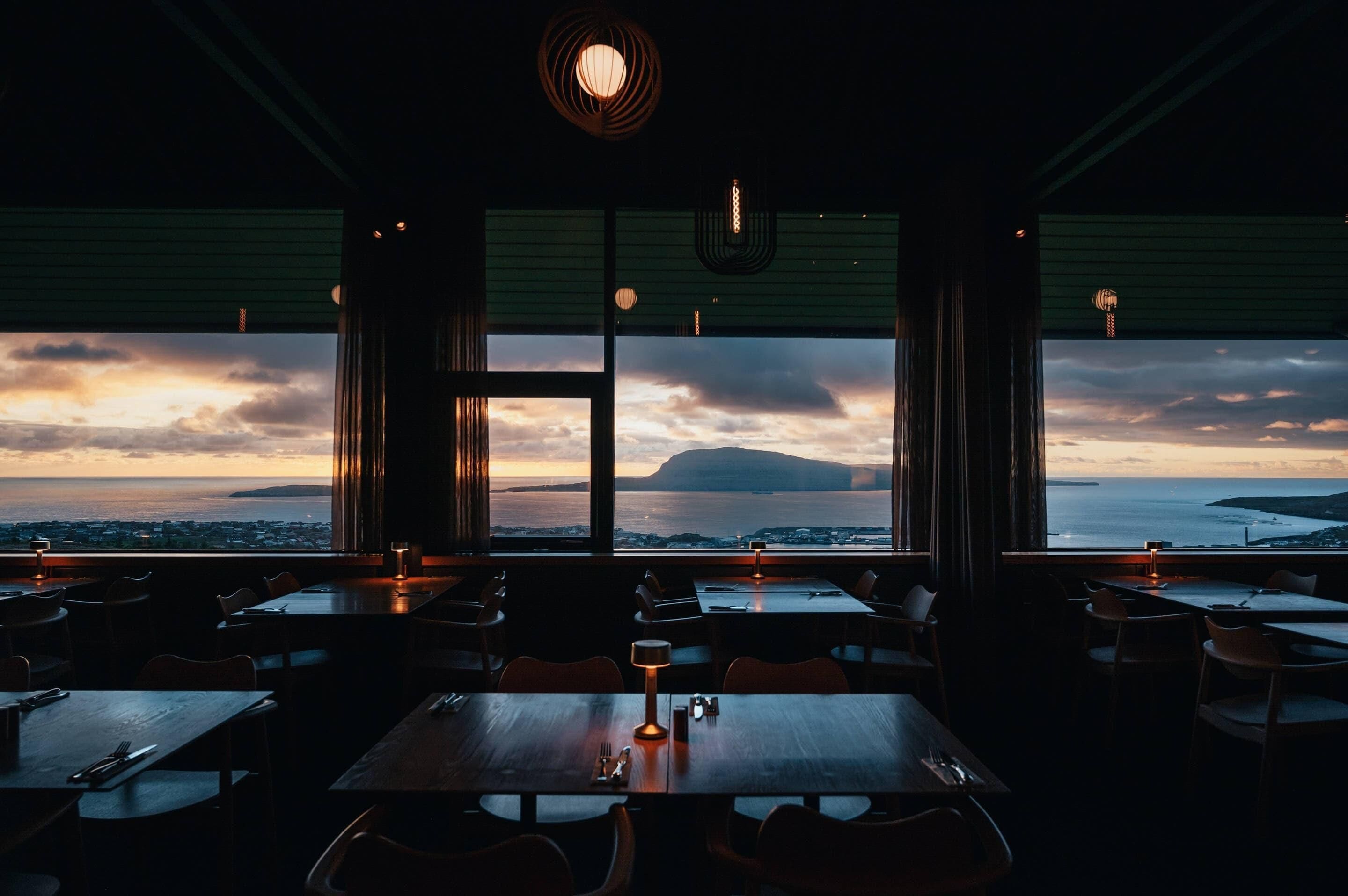 每日供应自助式早餐（每人 DKK 225）