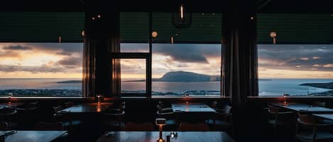 Bữa sáng buffet hàng ngày (225 DKK/mỗi người)